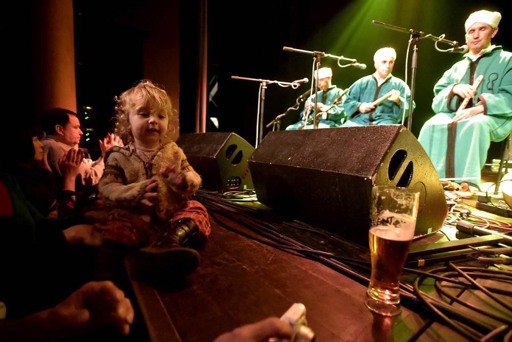 Fascinující transovní hudba z Maroka v podání Jajouka zněla Akropolí