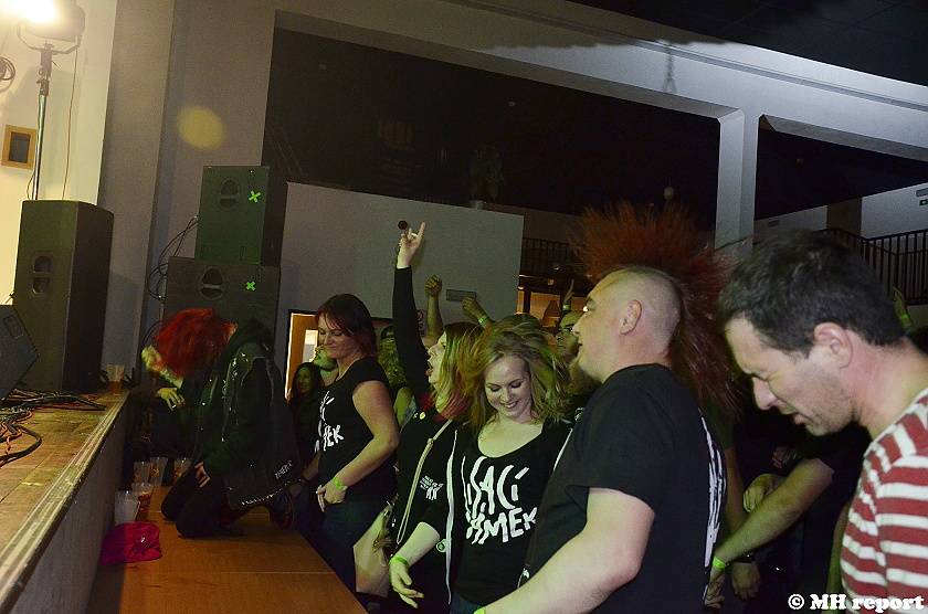 Velikonoční punkový večírek v Plzni: Šeříkovku ovládli Visací zámek a SPS