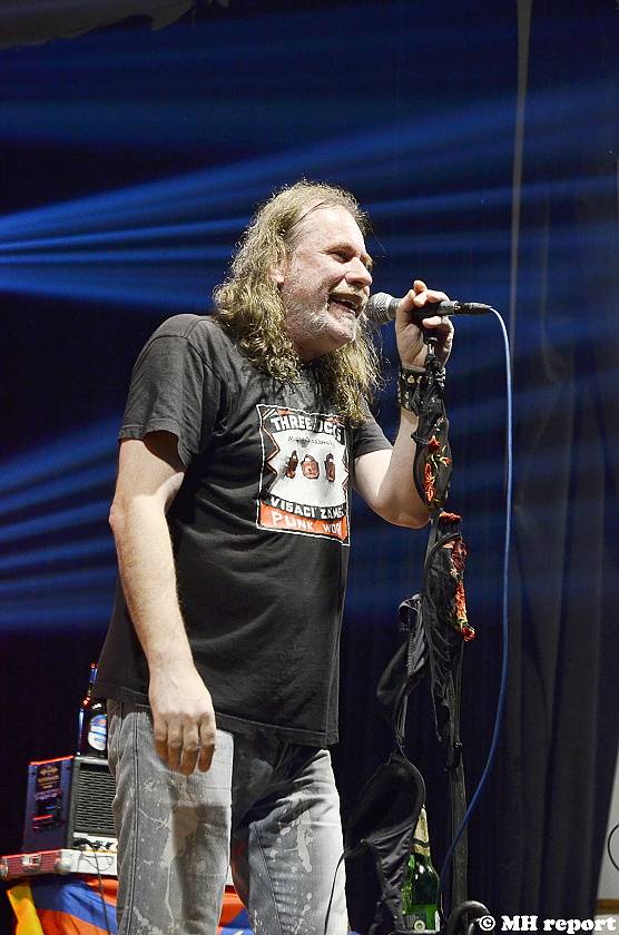 Velikonoční punkový večírek v Plzni: Šeříkovku ovládli Visací zámek a SPS