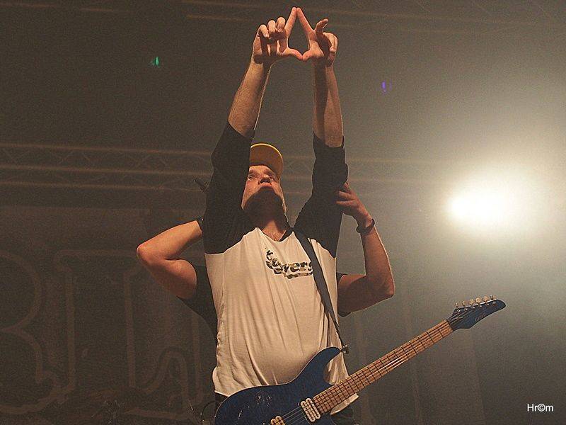 Rocková koleda v Králíkách: Za Walda Gang zpíval Miro Šmajda, Harlej opěvoval Přirození a Krucipüsk líbal rety tvý