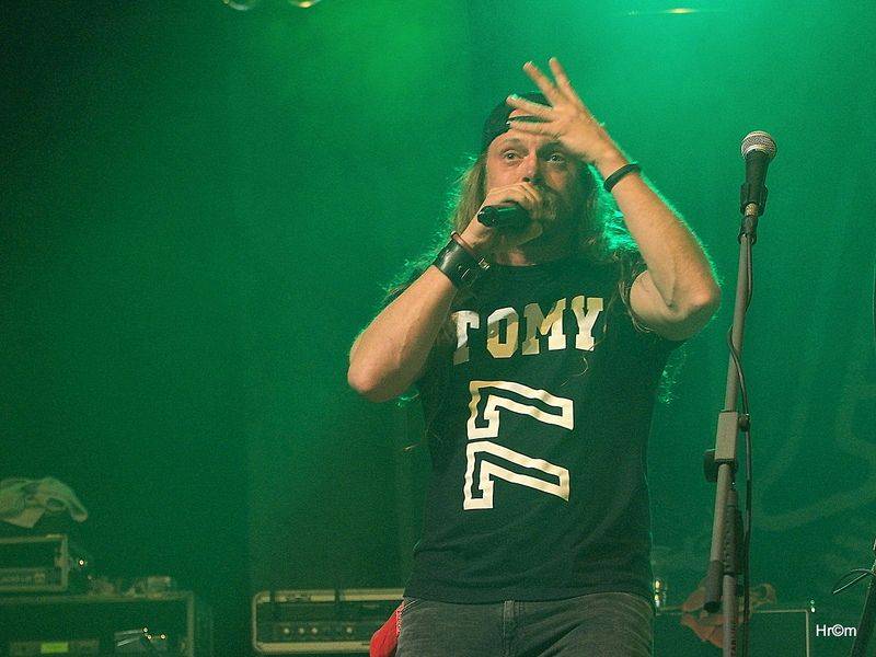 Rocková koleda v Králíkách: Za Walda Gang zpíval Miro Šmajda, Harlej opěvoval Přirození a Krucipüsk líbal rety tvý