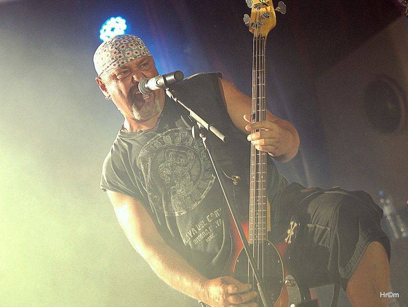 Rocková koleda v Králíkách: Za Walda Gang zpíval Miro Šmajda, Harlej opěvoval Přirození a Krucipüsk líbal rety tvý