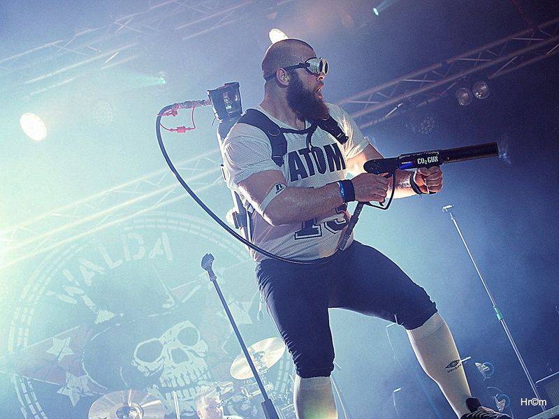 Rocková koleda v Králíkách: Za Walda Gang zpíval Miro Šmajda, Harlej opěvoval Přirození a Krucipüsk líbal rety tvý