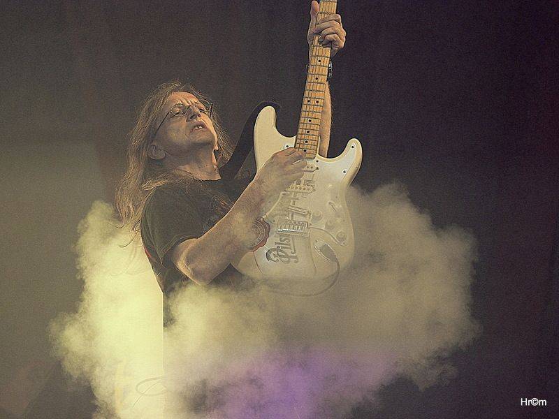 Rocková koleda v Králíkách: Za Walda Gang zpíval Miro Šmajda, Harlej opěvoval Přirození a Krucipüsk líbal rety tvý