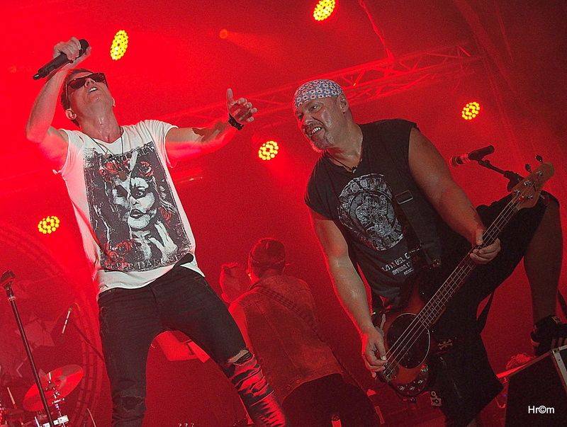 Rocková koleda v Králíkách: Za Walda Gang zpíval Miro Šmajda, Harlej opěvoval Přirození a Krucipüsk líbal rety tvý