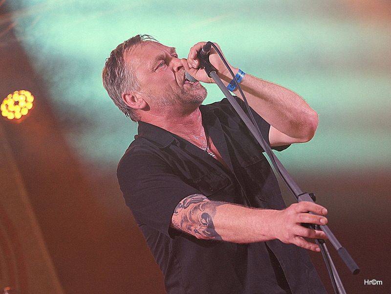 Rocková koleda v Králíkách: Za Walda Gang zpíval Miro Šmajda, Harlej opěvoval Přirození a Krucipüsk líbal rety tvý