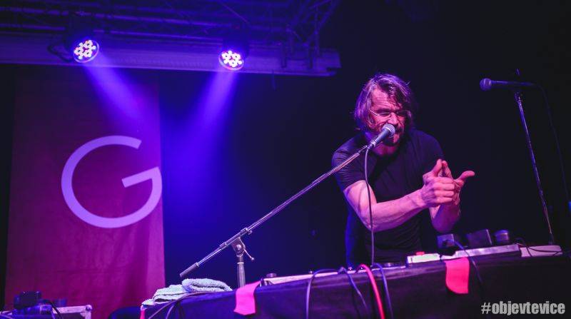 První jarní party na palubě Cargo Gallery obstarali Dan Bárta, En.dru a JeN Hovorka