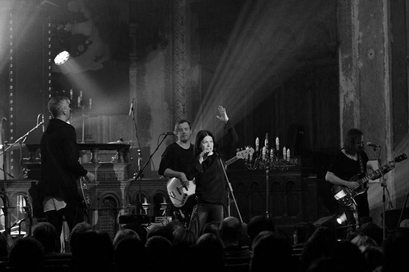 Anna K. roztančila plzeňskou synagogu novinkami z desky Světlo, diváci aplaudovali vestoje