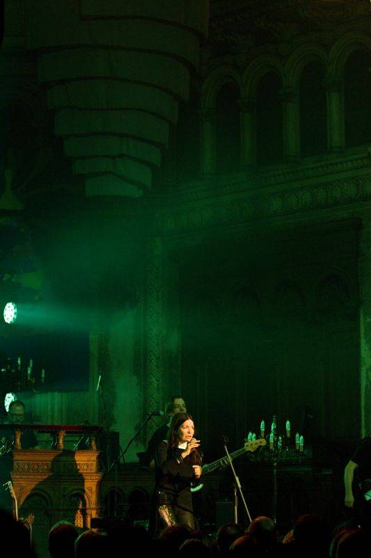 Anna K. roztančila plzeňskou synagogu novinkami z desky Světlo, diváci aplaudovali vestoje