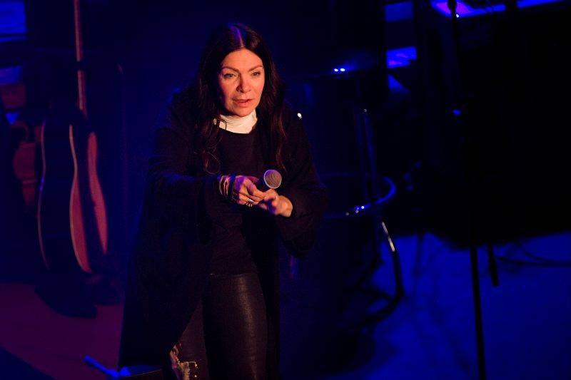 Anna K. roztančila plzeňskou synagogu novinkami z desky Světlo, diváci aplaudovali vestoje