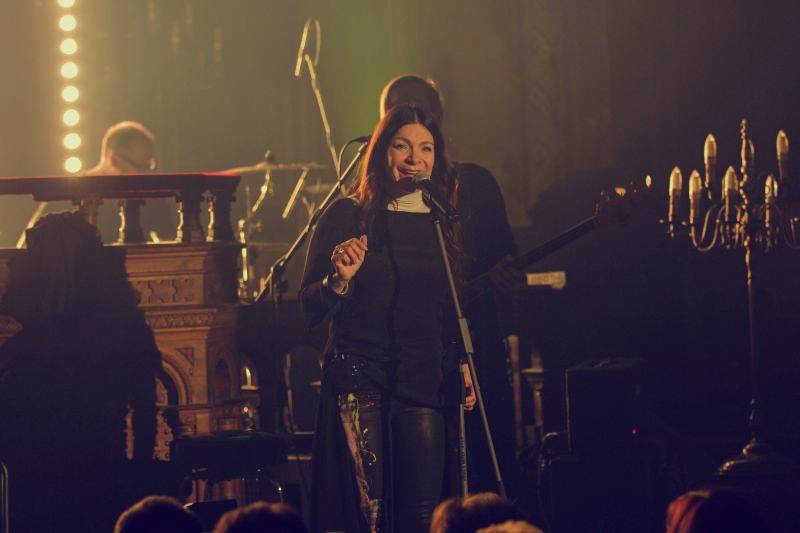 Anna K. roztančila plzeňskou synagogu novinkami z desky Světlo, diváci aplaudovali vestoje