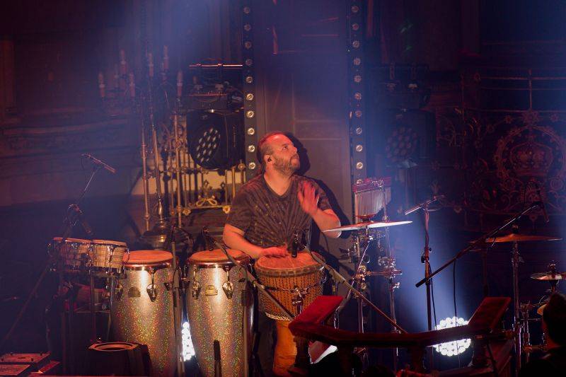 Anna K. roztančila plzeňskou synagogu novinkami z desky Světlo, diváci aplaudovali vestoje