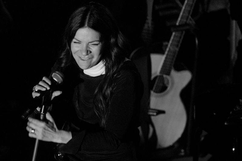 Anna K. roztančila plzeňskou synagogu novinkami z desky Světlo, diváci aplaudovali vestoje