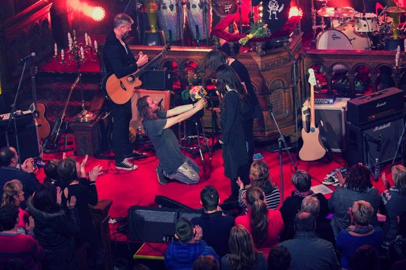 Anna K. roztančila plzeňskou synagogu novinkami z desky Světlo, diváci aplaudovali vestoje