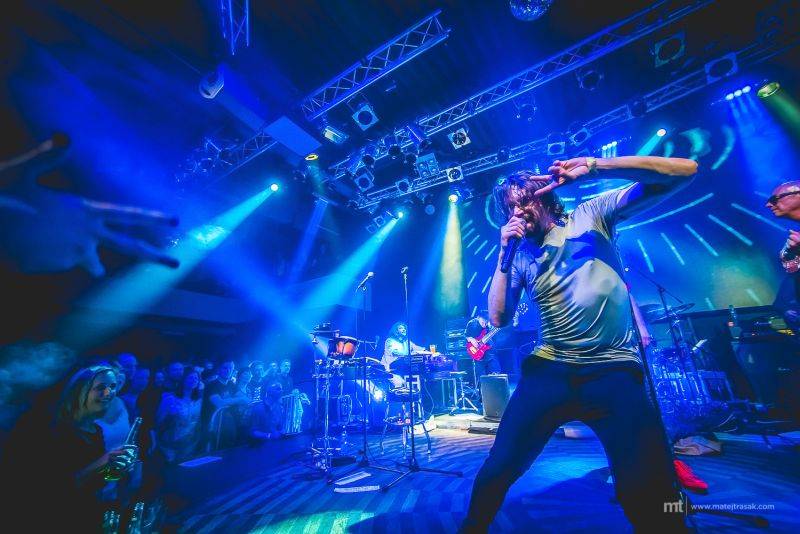 J.A.R. eskalovali dobro v Lucerna Music Baru, desku jim pokřtil Matěj Ruppert