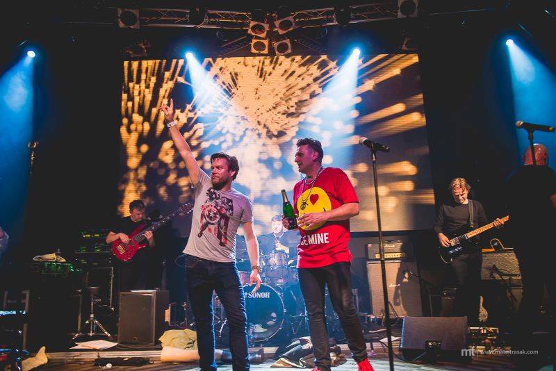 J.A.R. eskalovali dobro v Lucerna Music Baru, desku jim pokřtil Matěj Ruppert