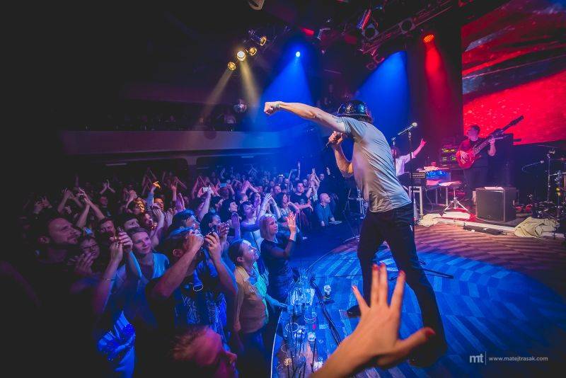 J.A.R. eskalovali dobro v Lucerna Music Baru, desku jim pokřtil Matěj Ruppert