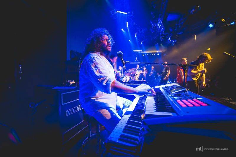 J.A.R. eskalovali dobro v Lucerna Music Baru, desku jim pokřtil Matěj Ruppert