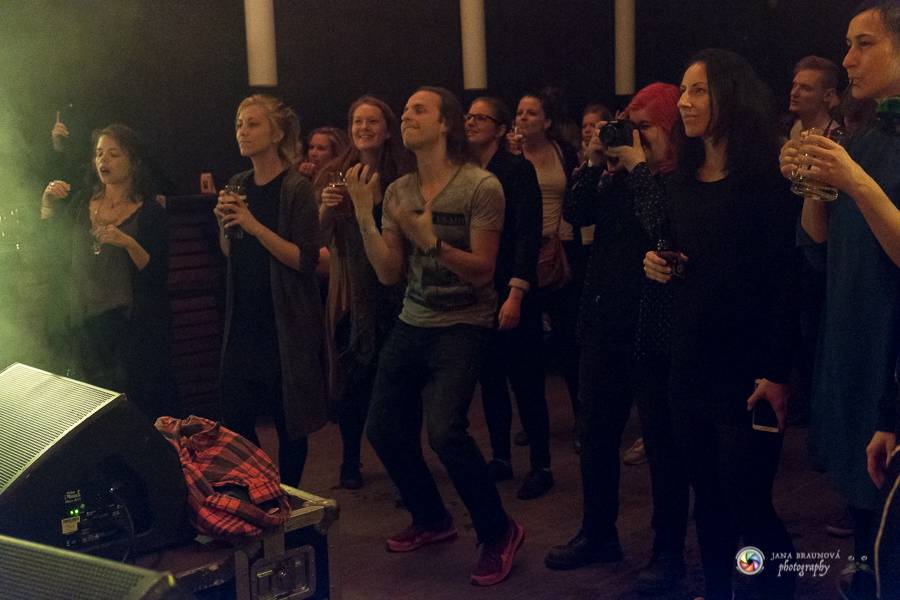 Teepee pokřtili EP Mirrors v Plzni na společném koncertě s No Distance Paradise 