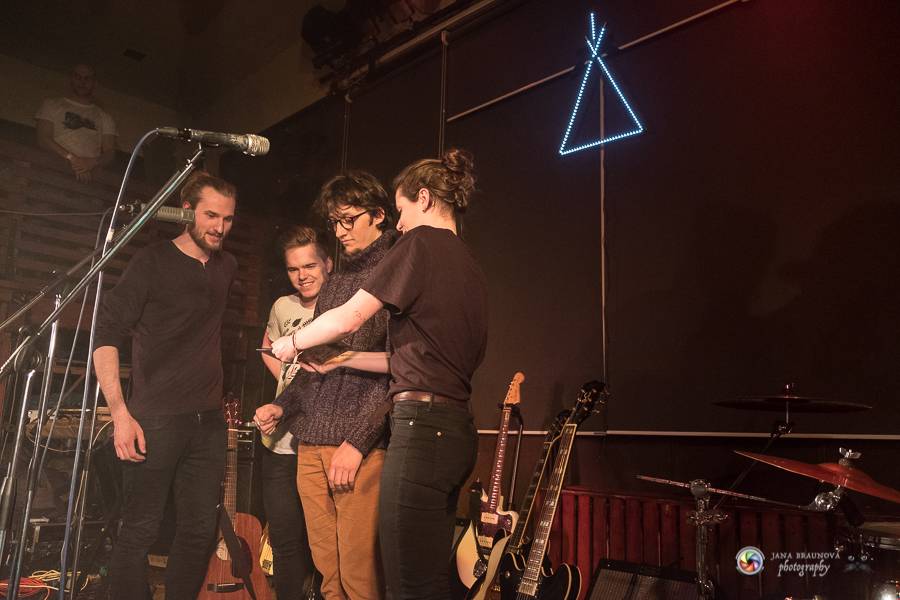 Teepee pokřtili EP Mirrors v Plzni na společném koncertě s No Distance Paradise 