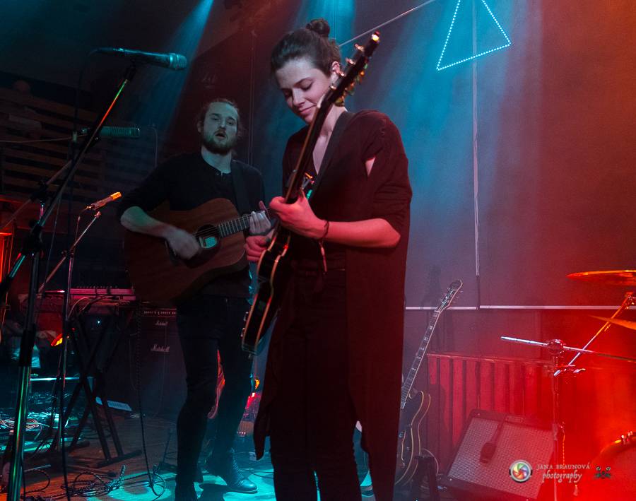 Teepee pokřtili EP Mirrors v Plzni na společném koncertě s No Distance Paradise 