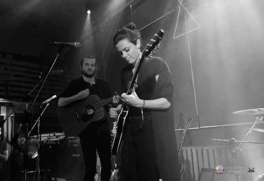 Teepee pokřtili EP Mirrors v Plzni na společném koncertě s No Distance Paradise 