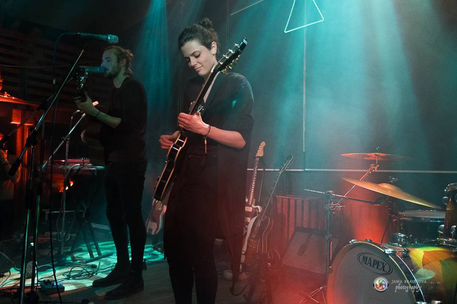 Teepee pokřtili EP Mirrors v Plzni na společném koncertě s No Distance Paradise 