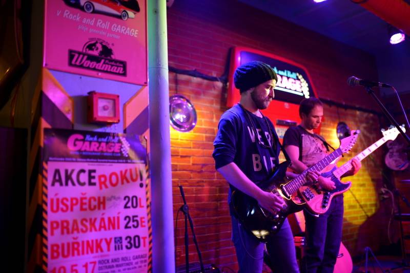 Středověcí Korben Dallas zaparkovali v ostravské garáži