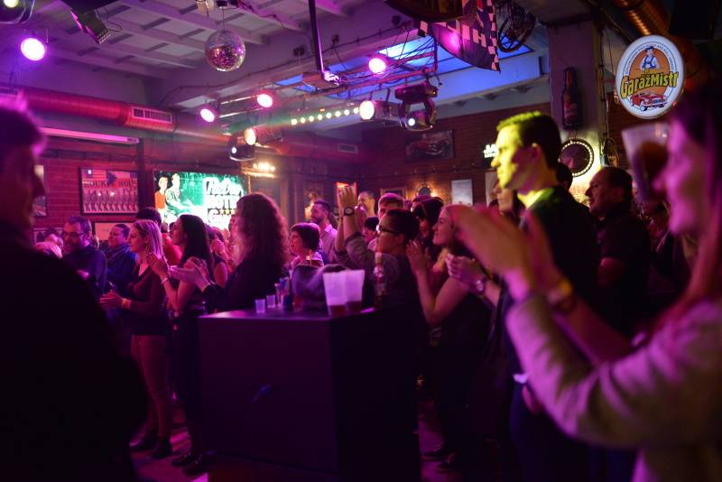 Středověcí Korben Dallas zaparkovali v ostravské garáži