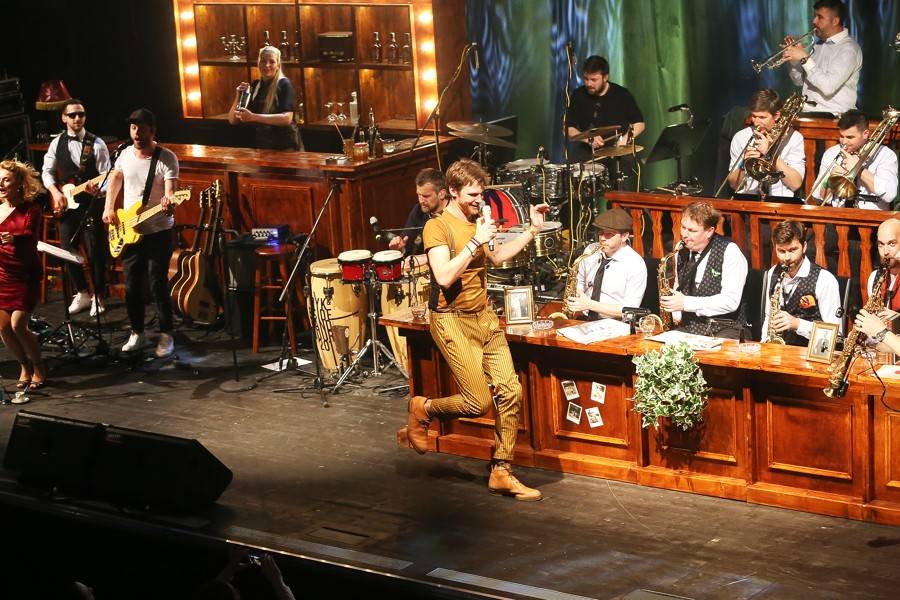 B-Side Band a Vojta Dyk třikrát vyprodali Brno, na prvním koncertě servírovali i whisky