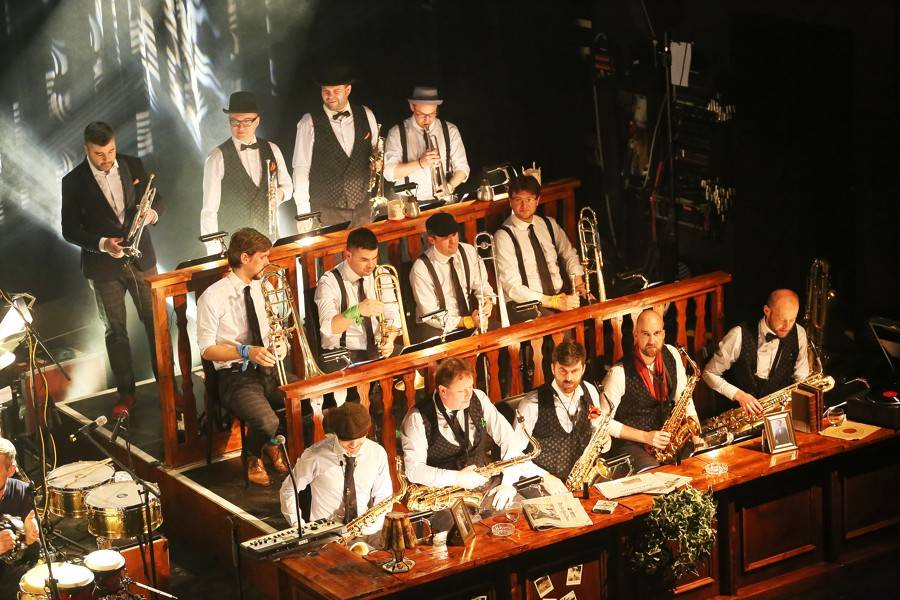 B-Side Band a Vojta Dyk třikrát vyprodali Brno, na prvním koncertě servírovali i whisky