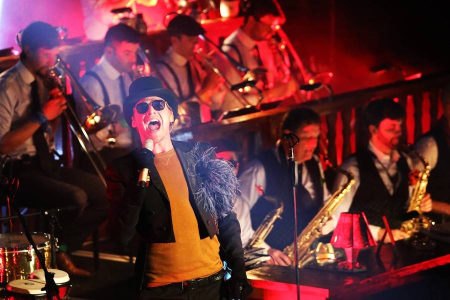 B-Side Band a Vojta Dyk třikrát vyprodali Brno, na prvním koncertě servírovali i whisky