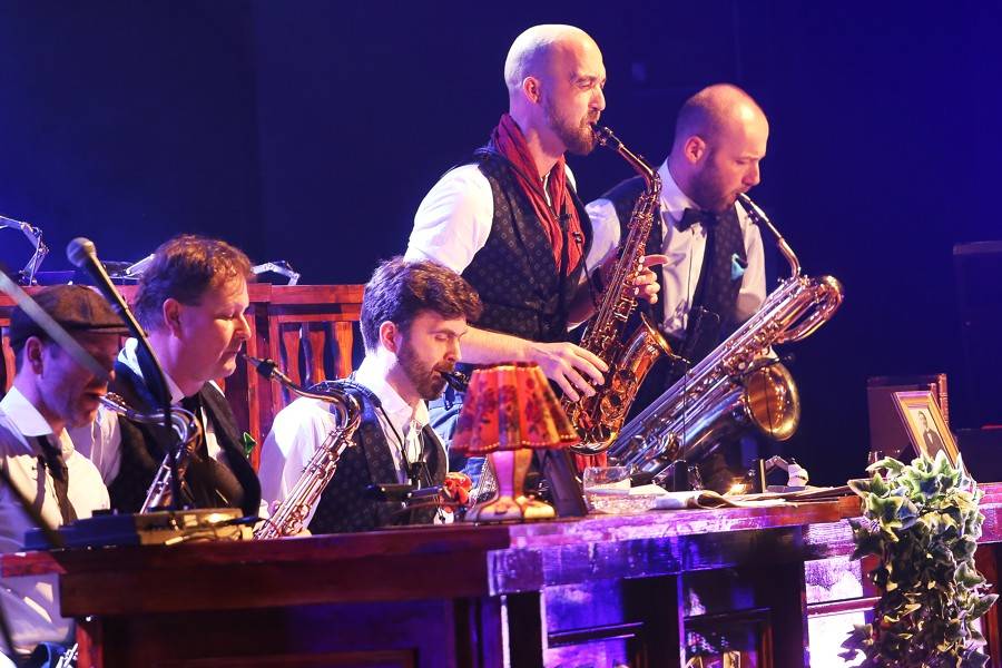 B-Side Band a Vojta Dyk třikrát vyprodali Brno, na prvním koncertě servírovali i whisky