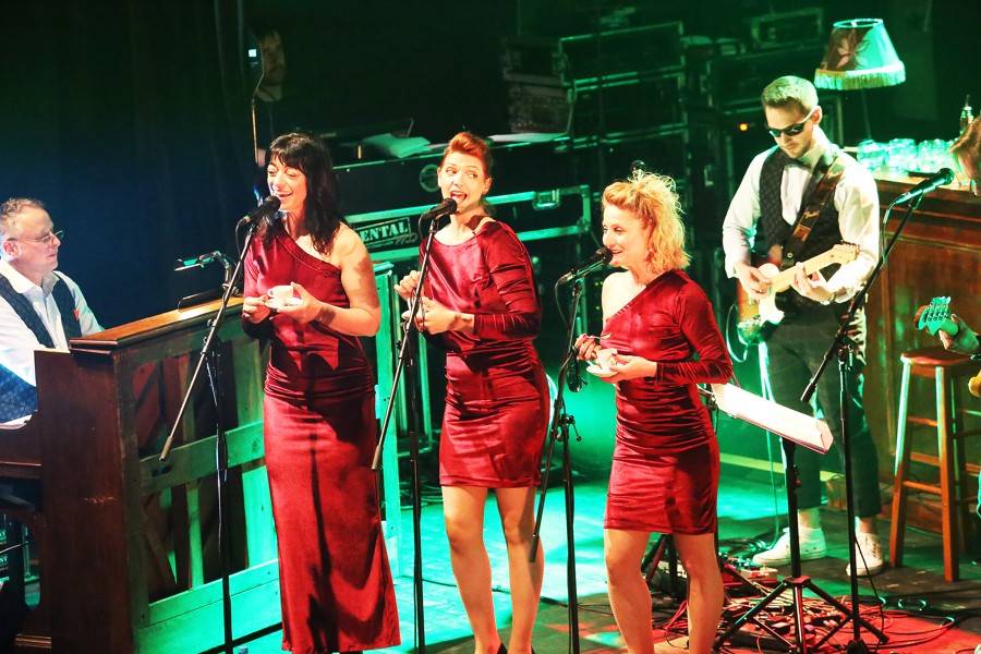 B-Side Band a Vojta Dyk třikrát vyprodali Brno, na prvním koncertě servírovali i whisky