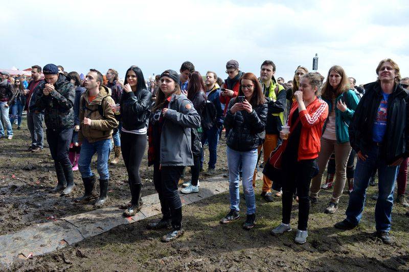 Pražský Majáles: Tomáš Klus, Aneta Langerová, Mandrage, Vypsaná Fixa a další bavili i v bahně