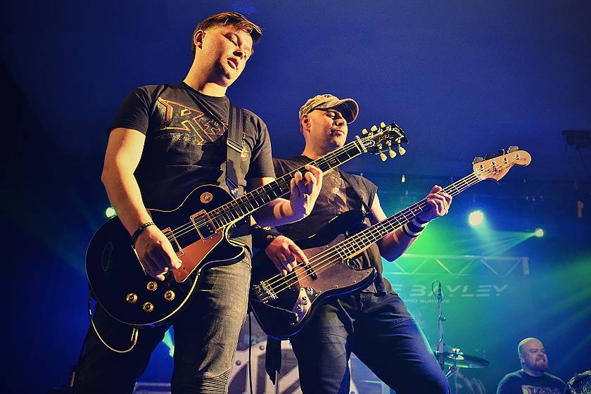 Bývalý zpěvák Iron Maiden Blaze Bayley slavil pálení čarodějnic v plzeňské Šeříkovce