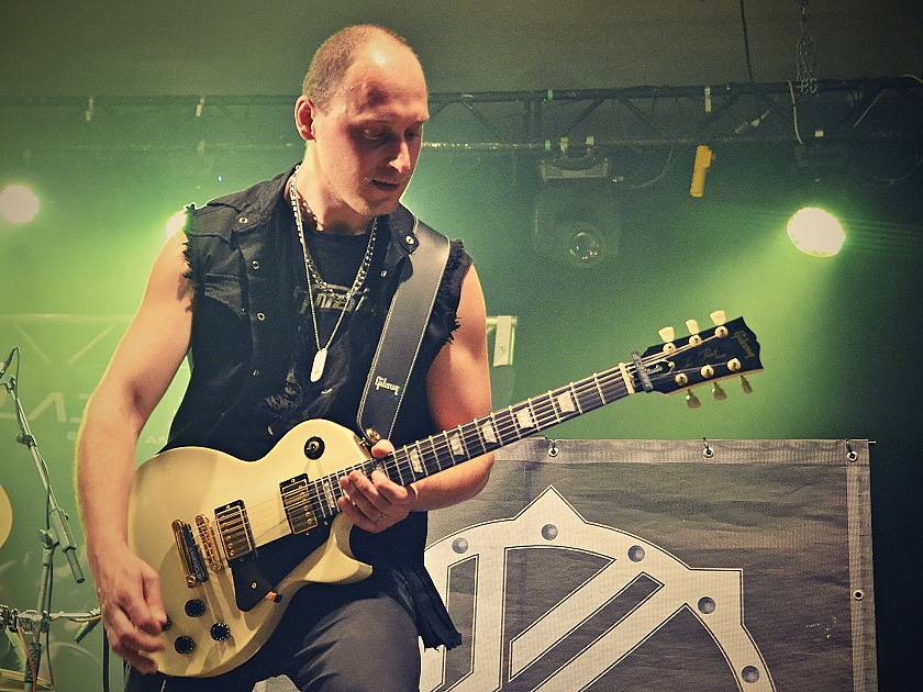 Bývalý zpěvák Iron Maiden Blaze Bayley slavil pálení čarodějnic v plzeňské Šeříkovce