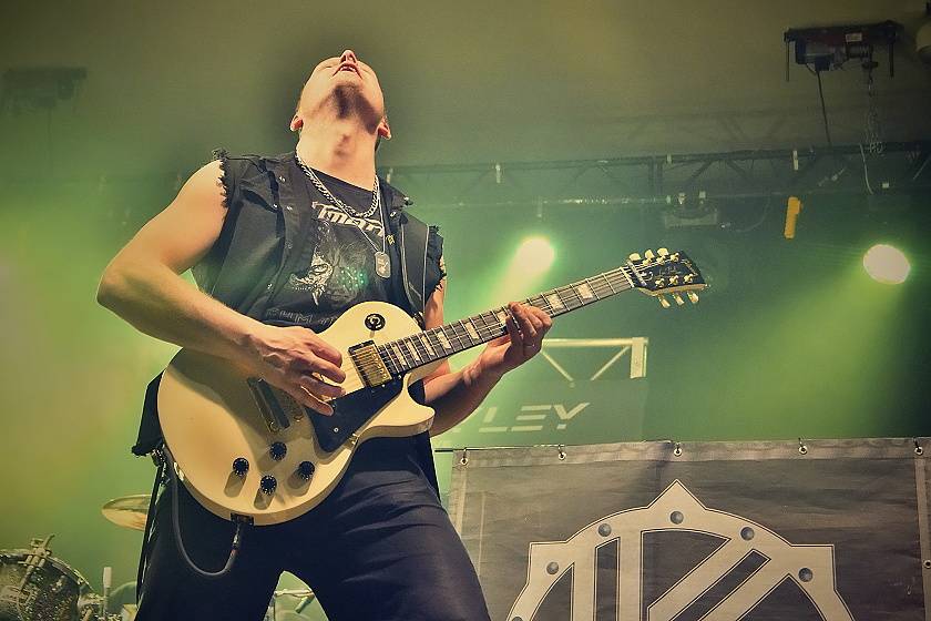 Bývalý zpěvák Iron Maiden Blaze Bayley slavil pálení čarodějnic v plzeňské Šeříkovce