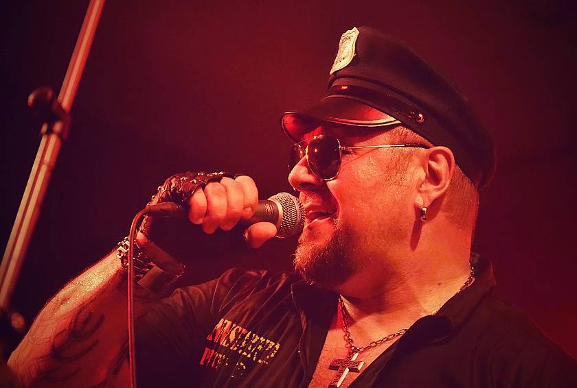 Bývalý zpěvák Iron Maiden Blaze Bayley slavil pálení čarodějnic v plzeňské Šeříkovce