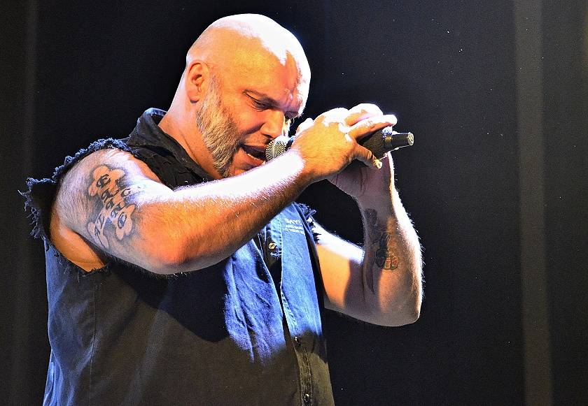 Bývalý zpěvák Iron Maiden Blaze Bayley slavil pálení čarodějnic v plzeňské Šeříkovce