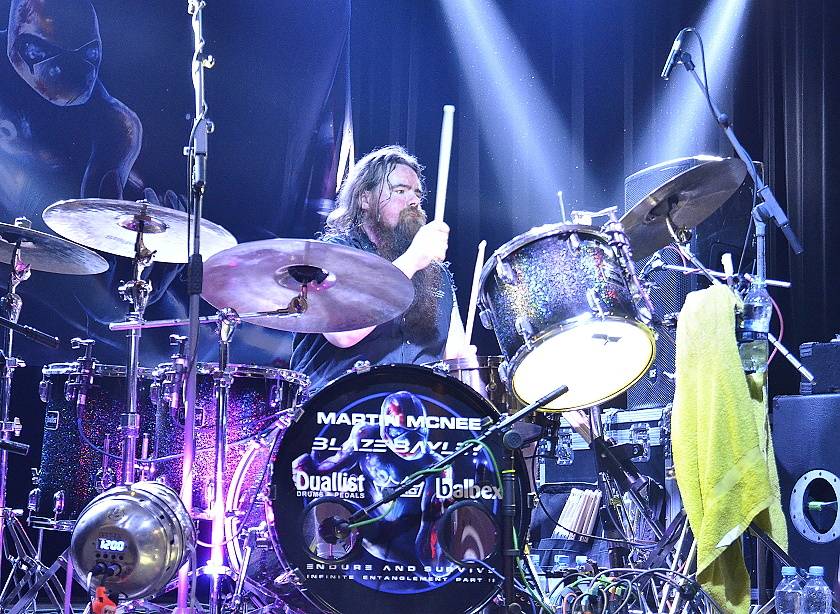 Bývalý zpěvák Iron Maiden Blaze Bayley slavil pálení čarodějnic v plzeňské Šeříkovce