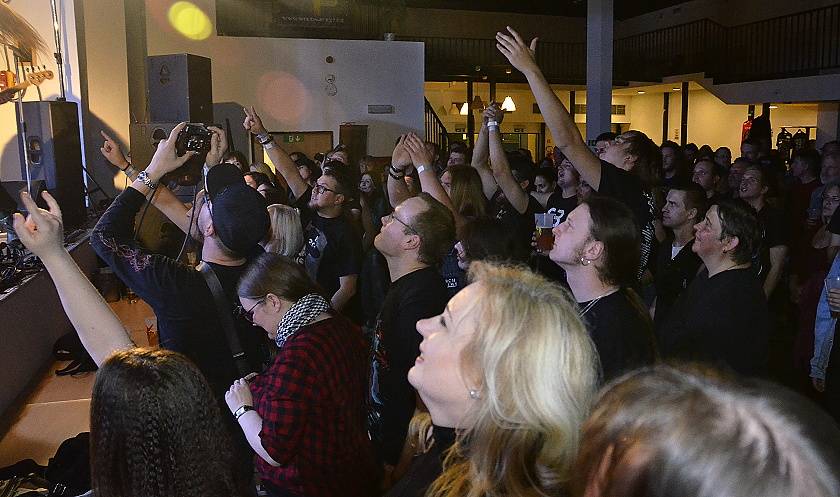 Bývalý zpěvák Iron Maiden Blaze Bayley slavil pálení čarodějnic v plzeňské Šeříkovce