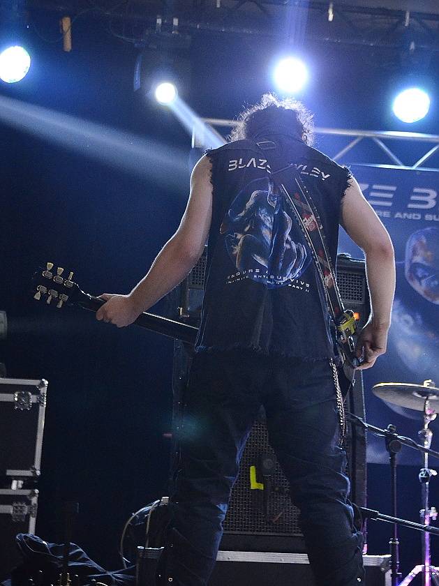 Bývalý zpěvák Iron Maiden Blaze Bayley slavil pálení čarodějnic v plzeňské Šeříkovce