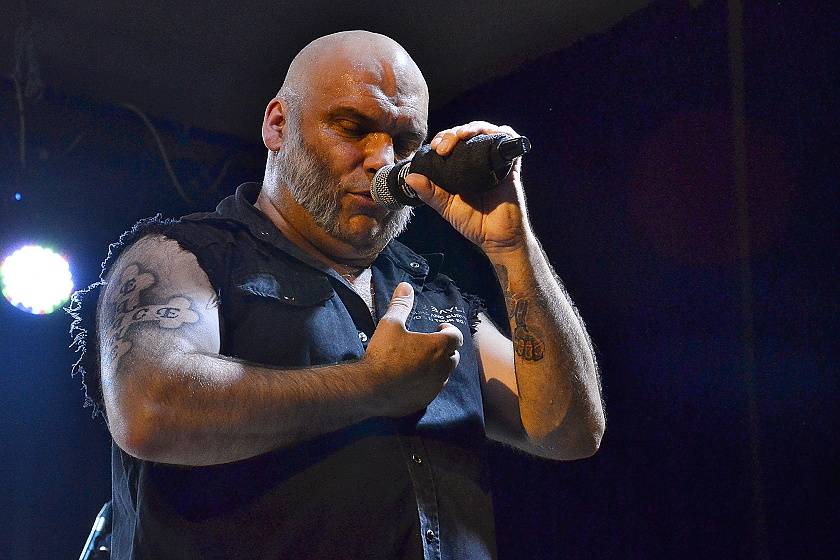 Bývalý zpěvák Iron Maiden Blaze Bayley slavil pálení čarodějnic v plzeňské Šeříkovce