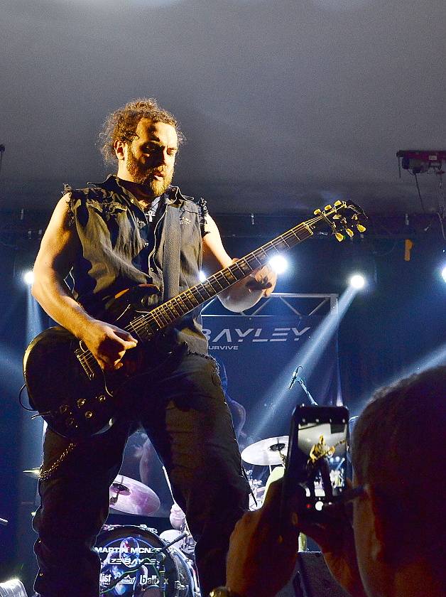 Bývalý zpěvák Iron Maiden Blaze Bayley slavil pálení čarodějnic v plzeňské Šeříkovce