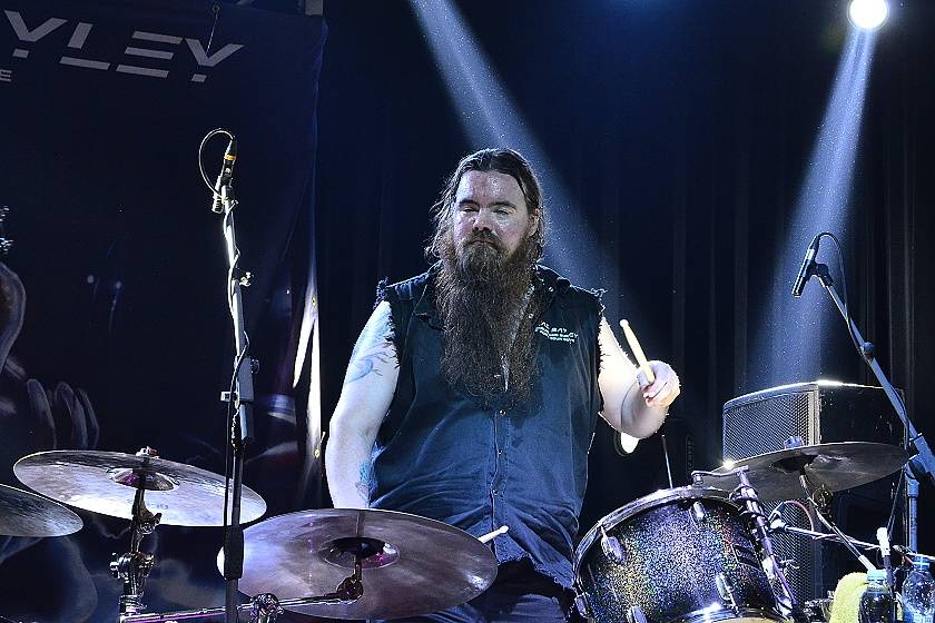 Bývalý zpěvák Iron Maiden Blaze Bayley slavil pálení čarodějnic v plzeňské Šeříkovce