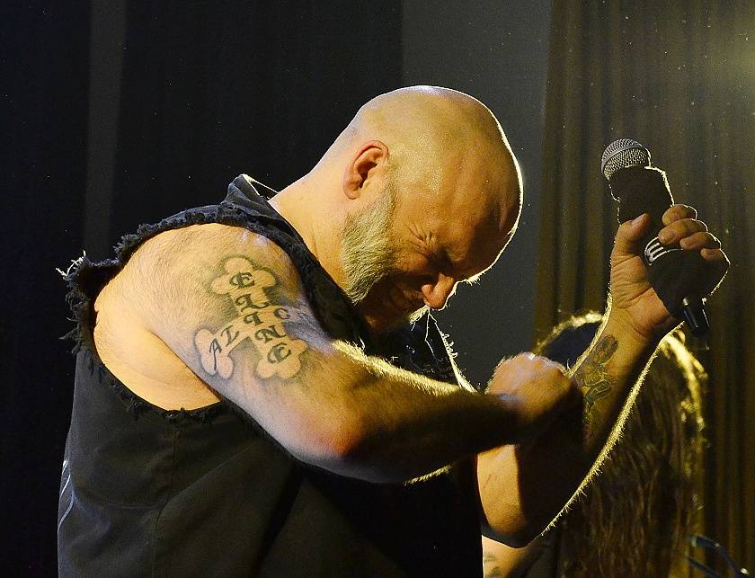 Bývalý zpěvák Iron Maiden Blaze Bayley slavil pálení čarodějnic v plzeňské Šeříkovce