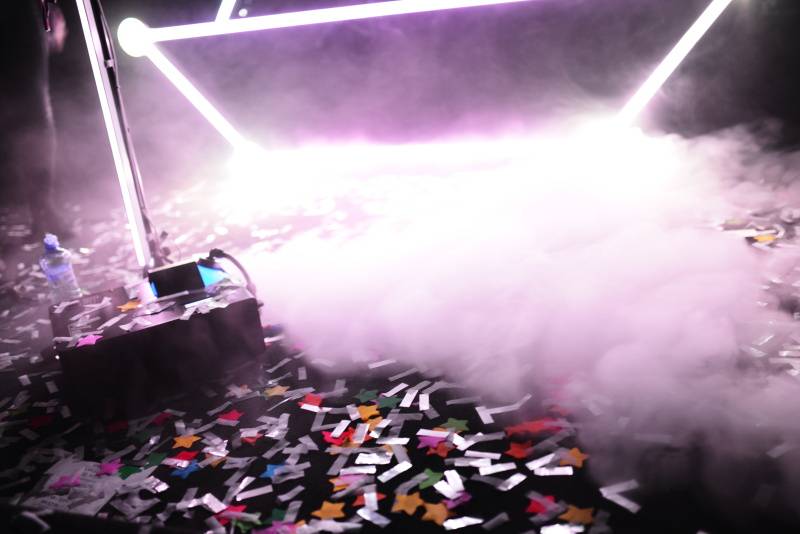 Nebe představili novou desku s velkou parádou. Zahráli v ostravském planetáriu