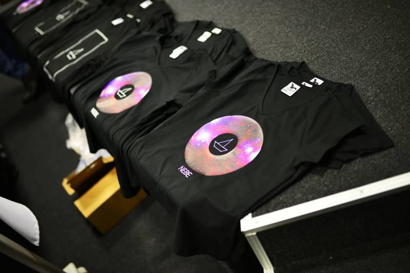 Nebe představili novou desku s velkou parádou. Zahráli v ostravském planetáriu