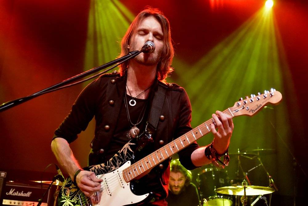 Bývalý bubeník AC/DC Phil Rudd řádil v Praze, kde zahájil své české turné